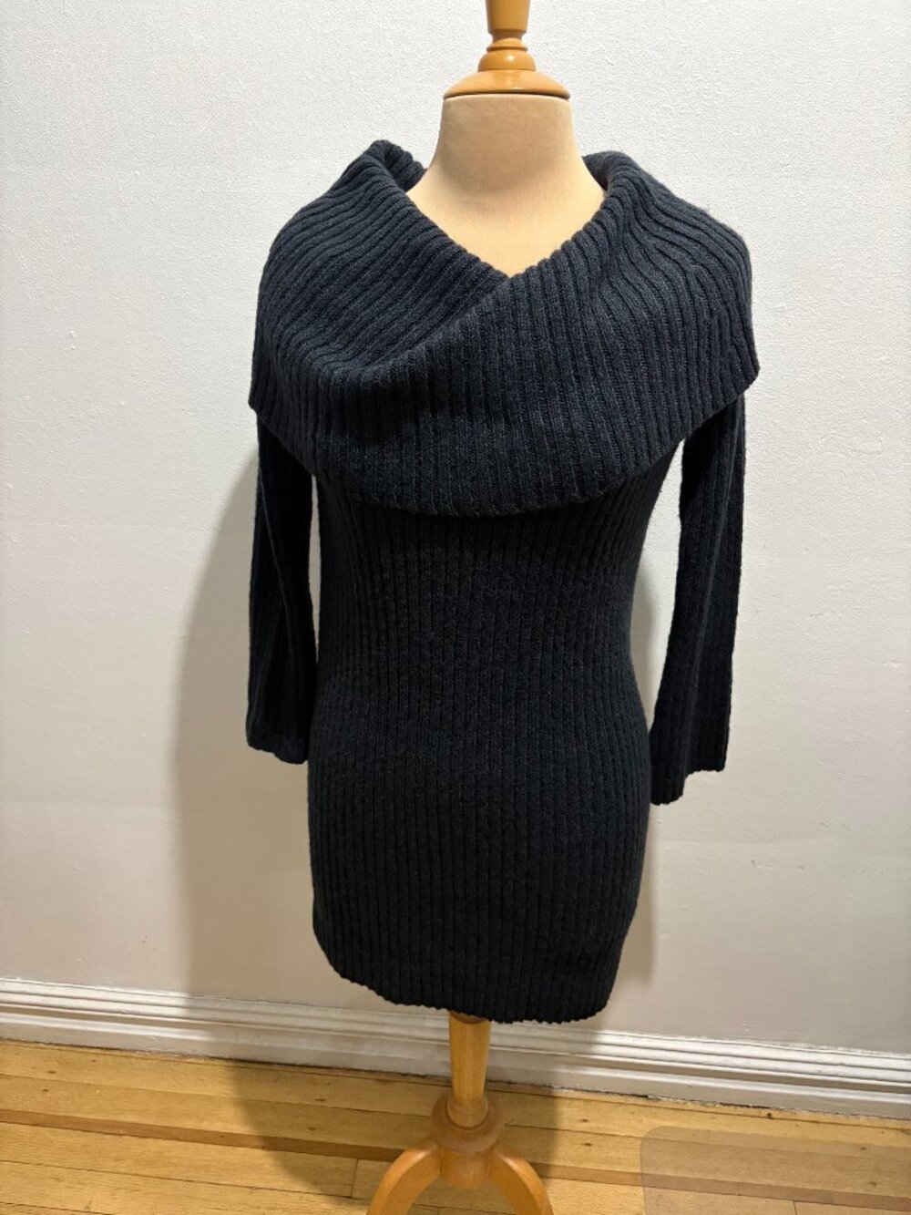 NWOT RD Style cowl neck flared sleeve ribbed sweater mini dress in navy